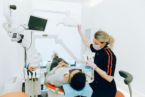 Differences between Happy Gas and IV Sedation in Dentistry